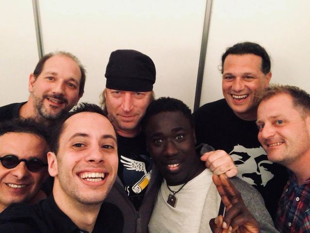 Selfie de groupe en coulisses